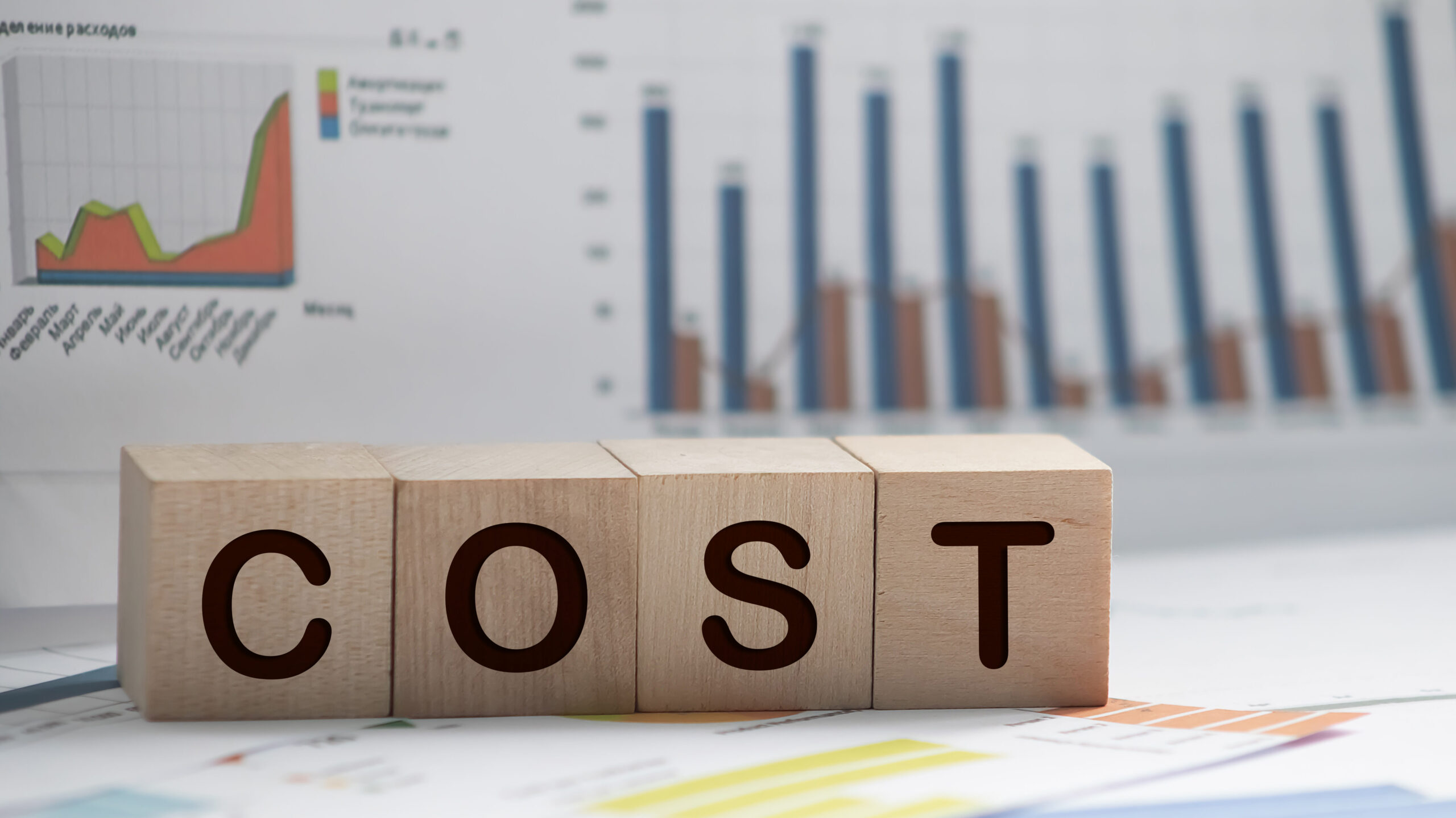 COSTと書かれた木の画像